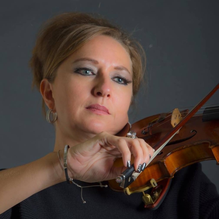 How to Hold a Violin Bow Step by Step for Best Results - Broadbent ...
